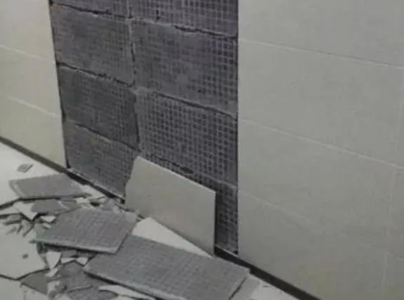 巴宜瓷砖空鼓维修公司分享下巴宜墙砖松动维修的知识